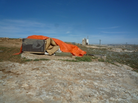 Am Morgen nach der Verhaftung von Nasser zerstörten die IDF zwei Zelte der Familie Nawaja in Susiya. Hier die Reste von einem davon. ©Veronika/EAPPI/2016